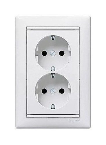 Розетка двухместная Legrand VALENA, скрытый монтаж, с заземлением, со шторками, белый