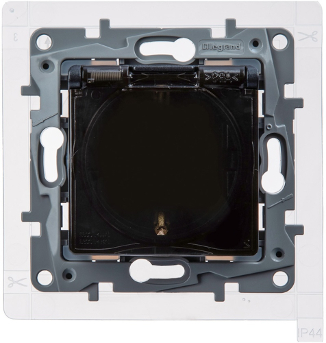 Розетка Etika, со шторками, с крышкой, с заземлением, одинарная, винтовые клеммы, цвет - антрацит